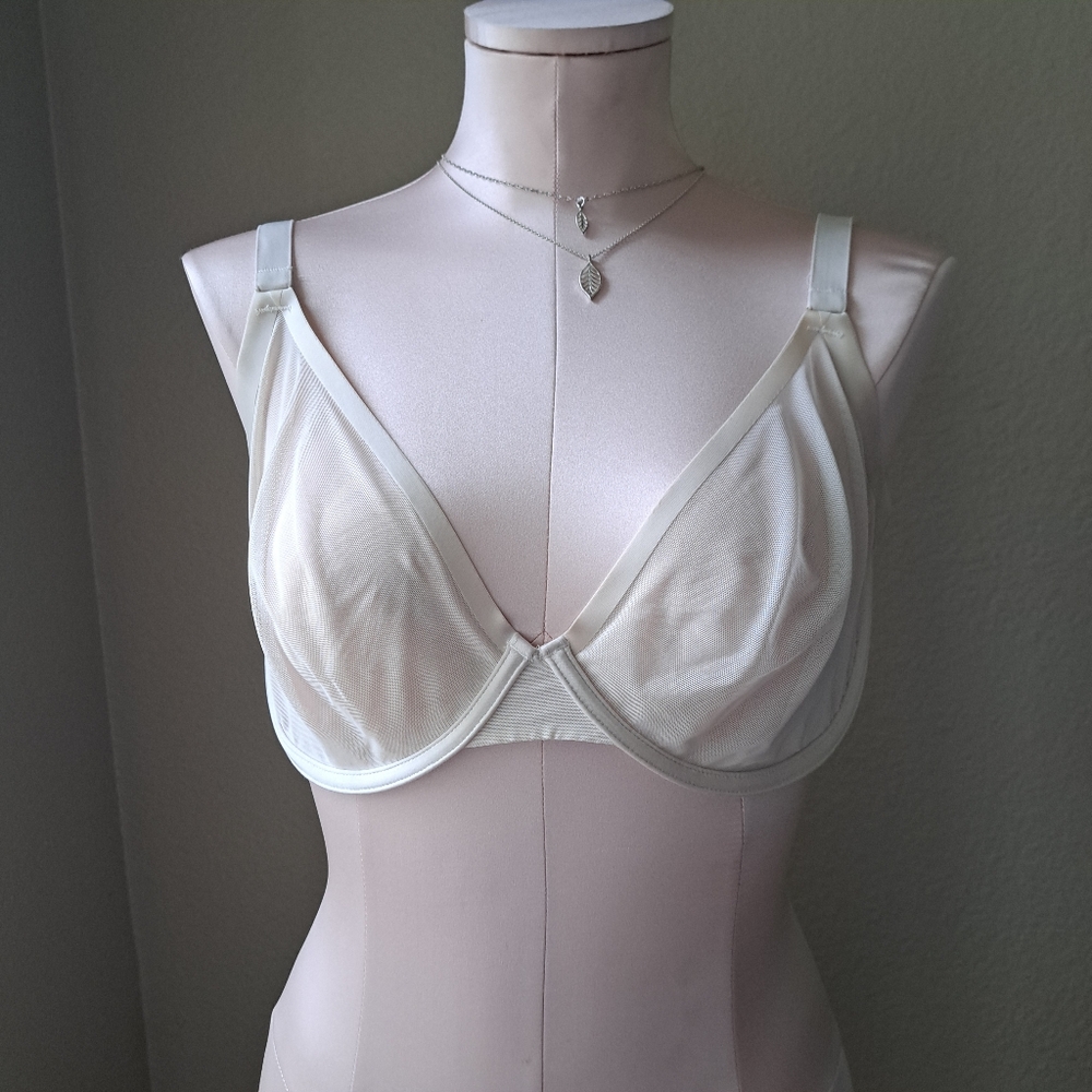 CUUP Contemporary Coquette Cream Plunge Wired Bra Size 34D